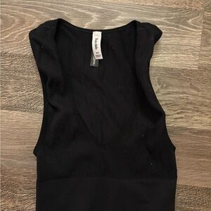 Aritzia Black V-Neck Sleeveless Top